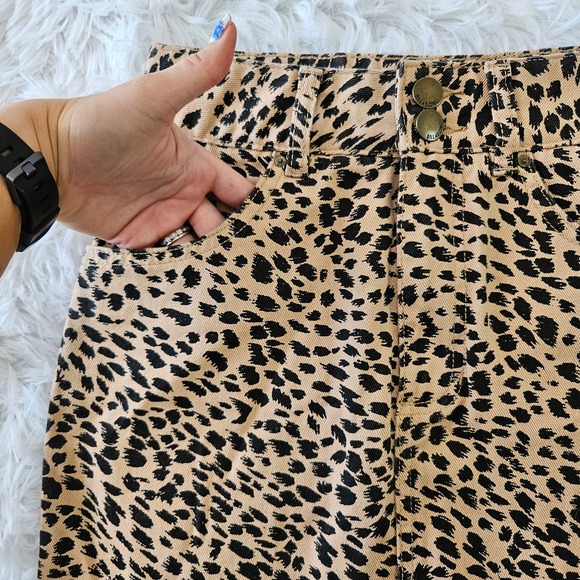 Billabong Women's Cheetah Print Denim‎ Mini Skirt. Size 25 - Picture 2 of 9